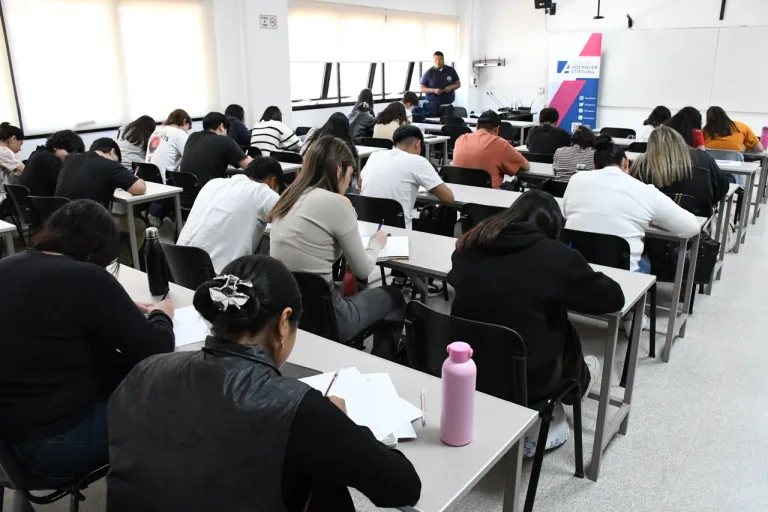 Estudiantes de la UCASAL comenzaron un nuevo curso de Primera Licencia