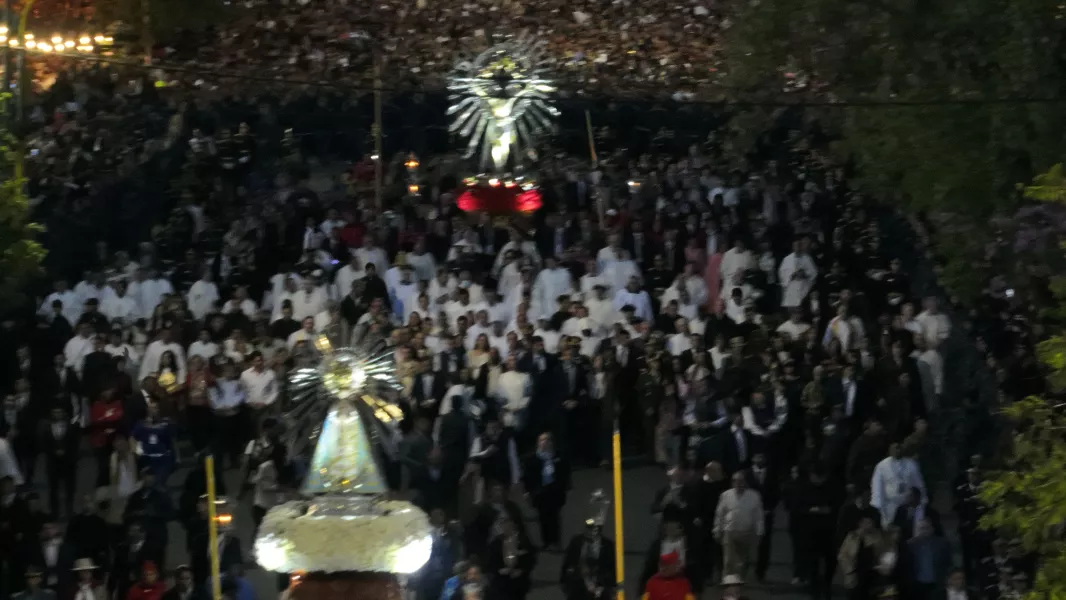 El pueblo de Salta renovó su Pacto de Fidelidad y amor con el Señor y la Virgen del Milagro