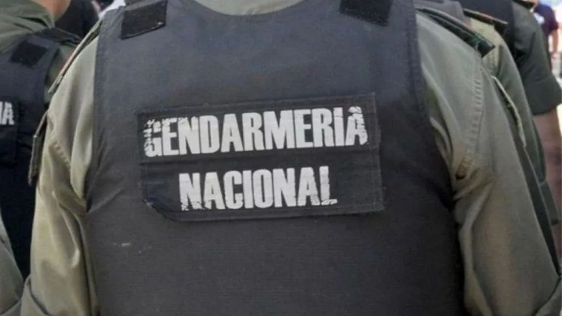Quiso escapar de un control y atropelló a un gendarme en la Ruta 50 en Salta
