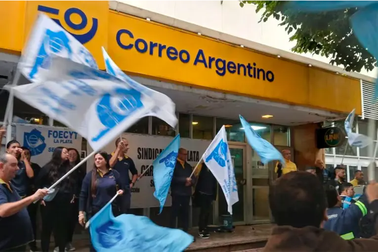 Correo Argentino decidió despedir a 400 empleados y podrían llegar a 500 más