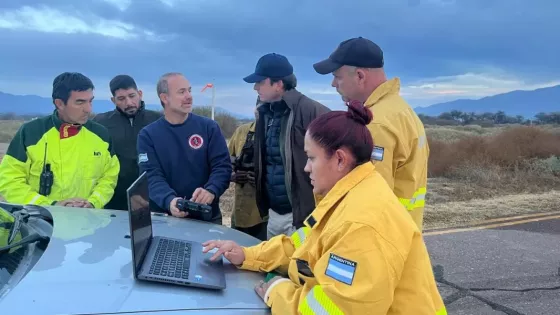 Emocionante homenaje: con aplausos y lágrimas Cafayate destacó el trabajo de los bomberos en la lucha contra el fuego