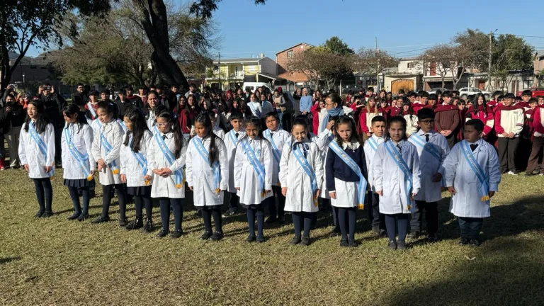 La Promesa a la Bandera reunió a más de 300 alumnos en la Casona de Castañares