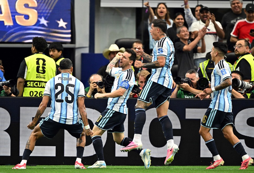 Messi lo volvió a hacer: con sus dos goles clasificó a Argentina a 16avos de final del Mundial