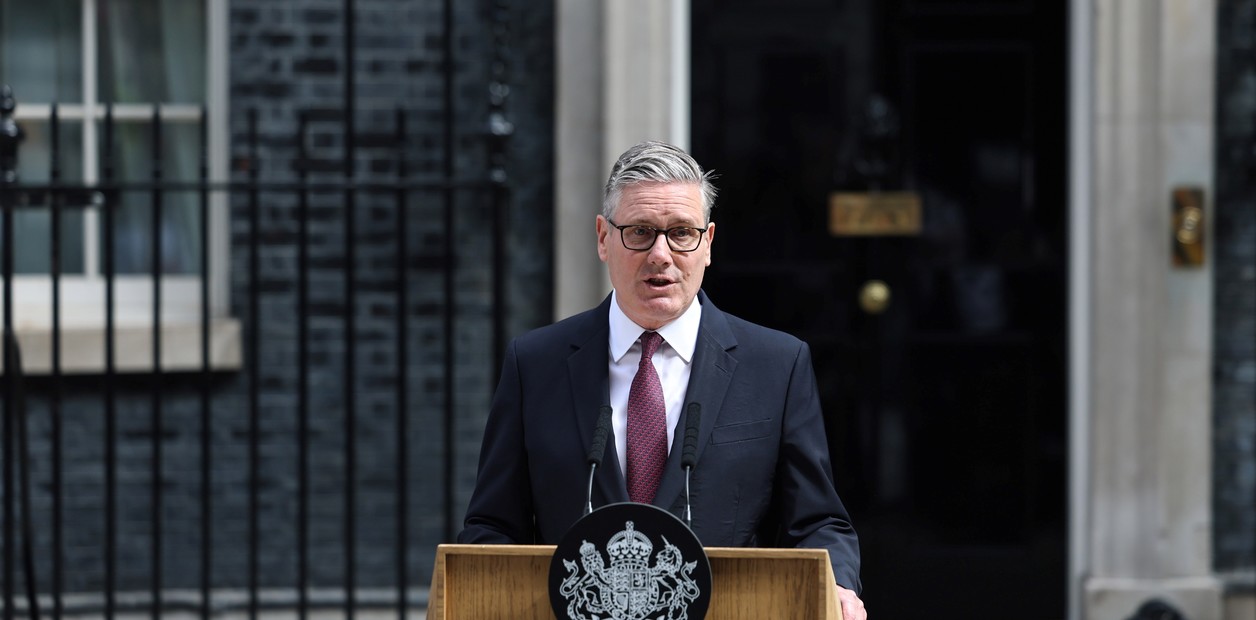 Renunció el primer ministro británico, Keir Starmer, en medio de una crisis política