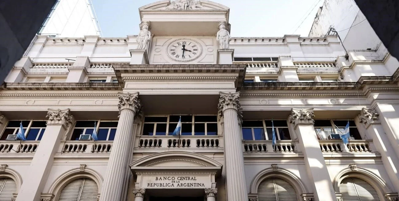 Por el Día del Bancario y por la visita del Papa, habrá cinco días seguidos sin atención en los bancos